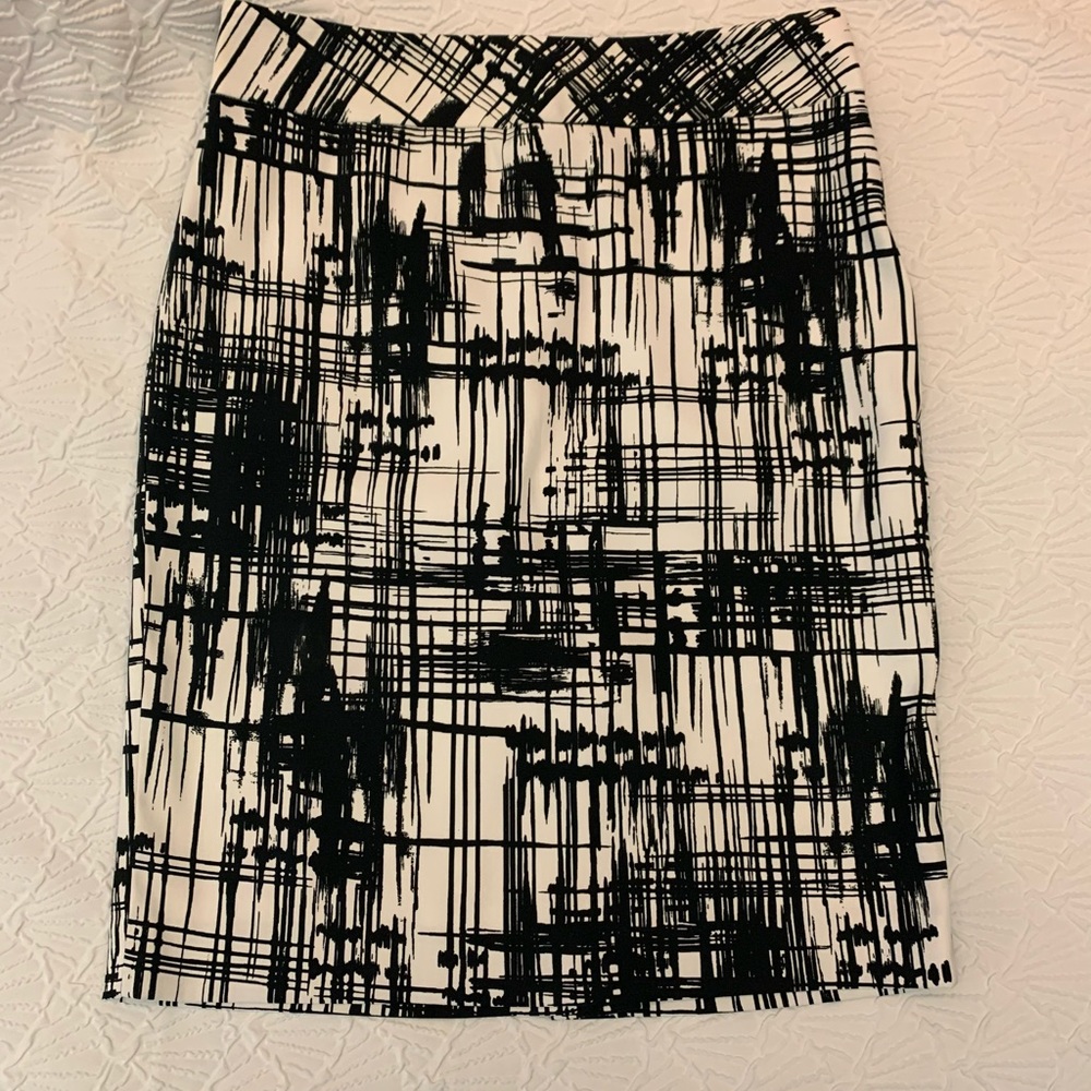 Jones Studio Separates size 6 black white skirt